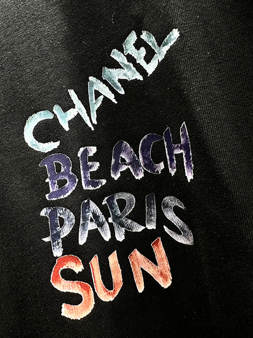 シャネルコピー新しい手描きロゴ半袖Tシャツ