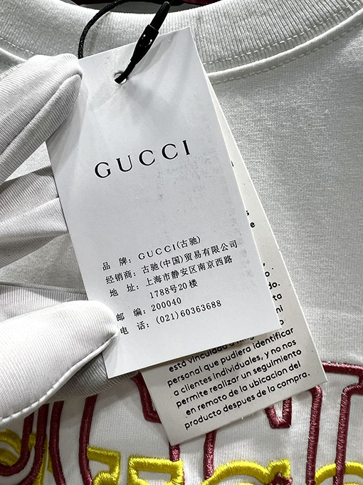 グッチスーパーコピー新しい虹の刺繍文字半袖Tシャツ