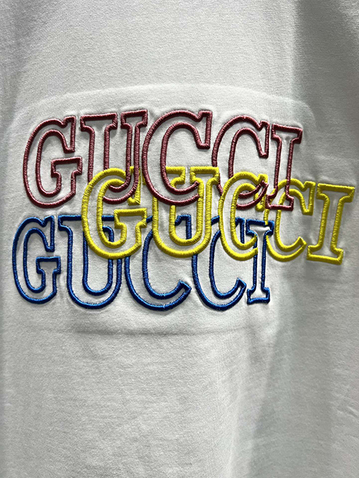 グッチスーパーコピー新しい虹の刺繍文字半袖Tシャツ