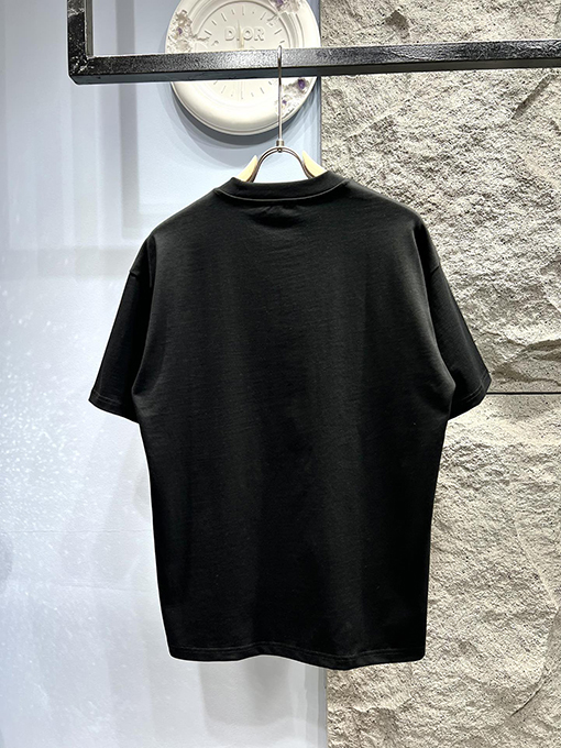 グッチスーパーコピー新しい虹の刺繍文字半袖Tシャツ