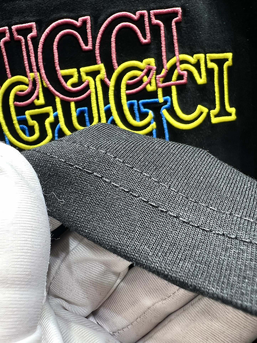 グッチスーパーコピー新しい虹の刺繍文字半袖Tシャツ