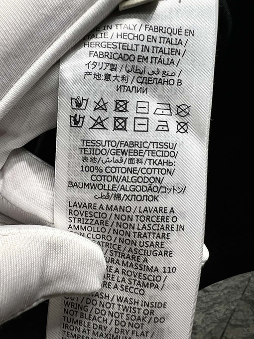 グッチスーパーコピー新しい虹の刺繍文字半袖Tシャツ