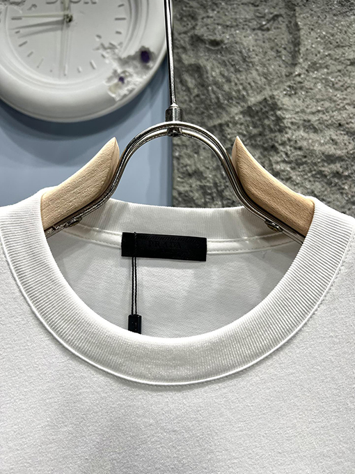 プラダ新しいレザーの半袖Tシャツ