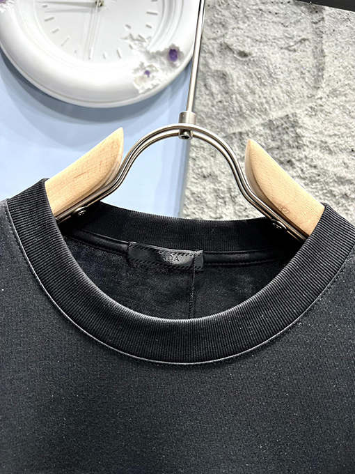 プラダ新しいレザーの半袖Tシャツ