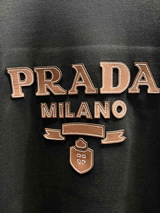 プラダ新しいレザーの半袖Tシャツ