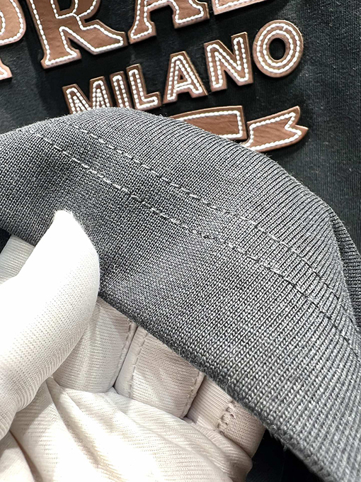 プラダ新しいレザーの半袖Tシャツ