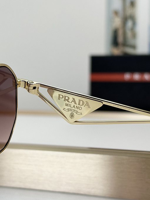 プラダ クラシック三角バッジ眼鏡MODEL：PRA51S