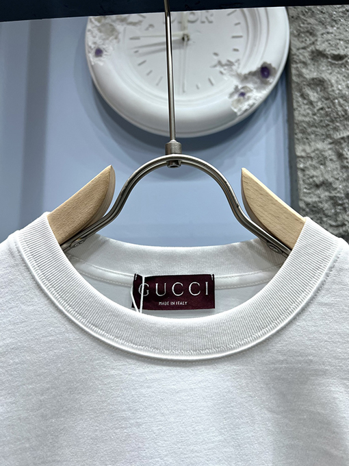グッチスーパーコピー新しいステッチステッカー半袖Tシャツ
