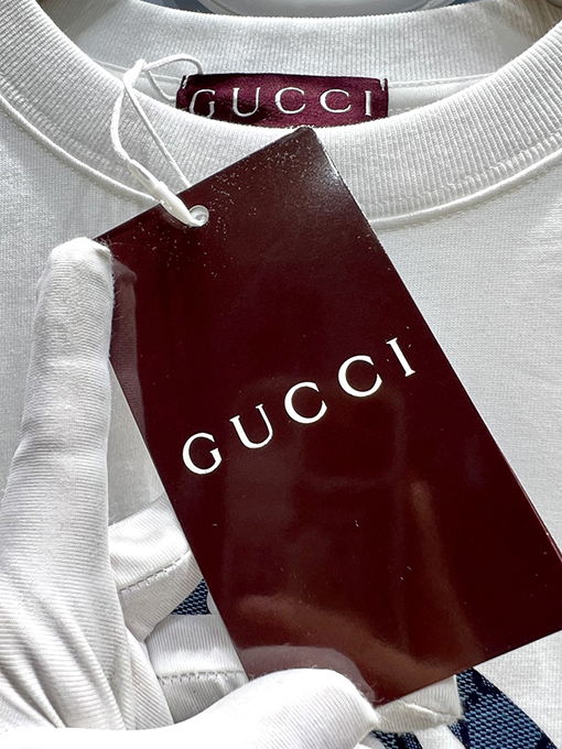 グッチスーパーコピー新しいステッチステッカー半袖Tシャツ