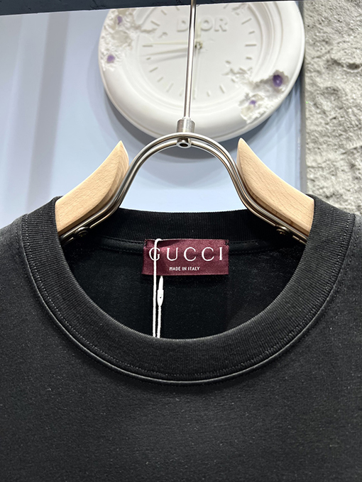 グッチスーパーコピー新しいステッチステッカー半袖Tシャツ