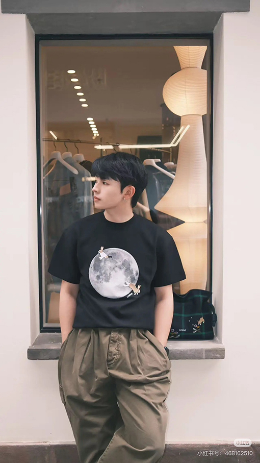 ロエベコピー新しいコラボレーションシリーズ月のウサギの半袖Tシャツ