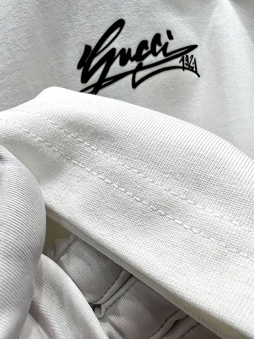 グッチプリントサイン入り半袖Tシャツ