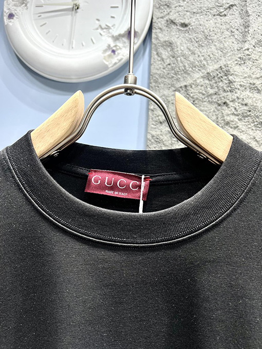 グッチプリントサイン入り半袖Tシャツ