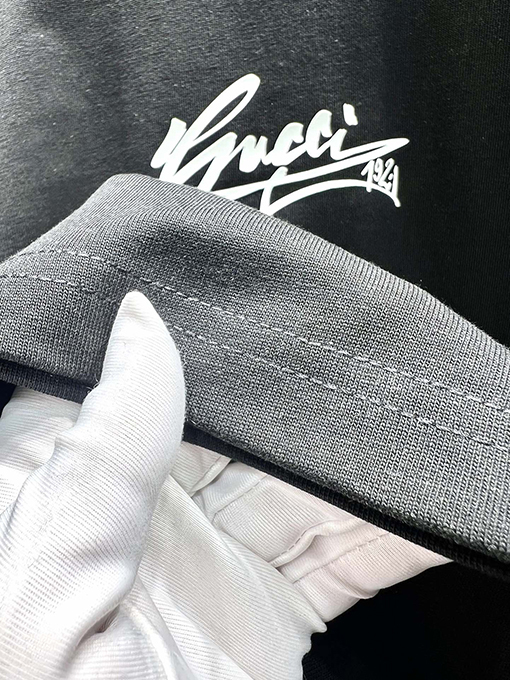 グッチプリントサイン入り半袖Tシャツ
