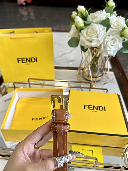 フェンディスーパーコピー FFロゴベルト
