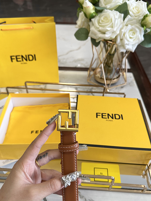 フェンディスーパーコピー FFロゴベルト