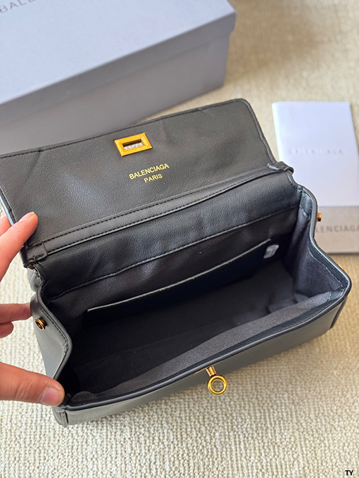 バレンシアガBalenciaga share 新しいRodeoNanoショルダーバッグ