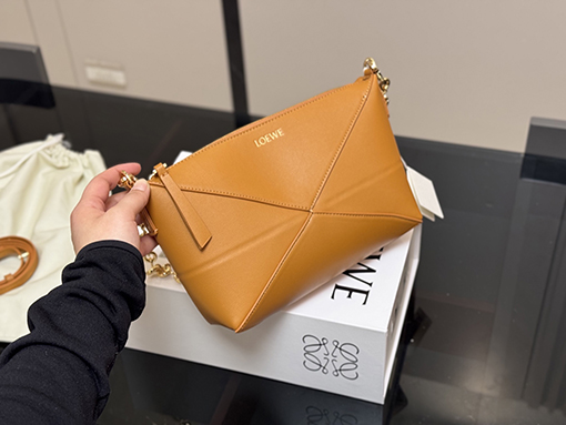 ロエベレディースhoboショルダーバッグ