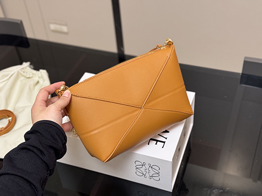 ロエベレディースhoboショルダーバッグ