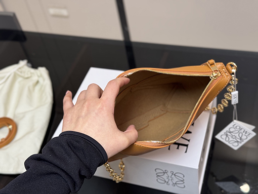 ロエベレディースhoboショルダーバッグ