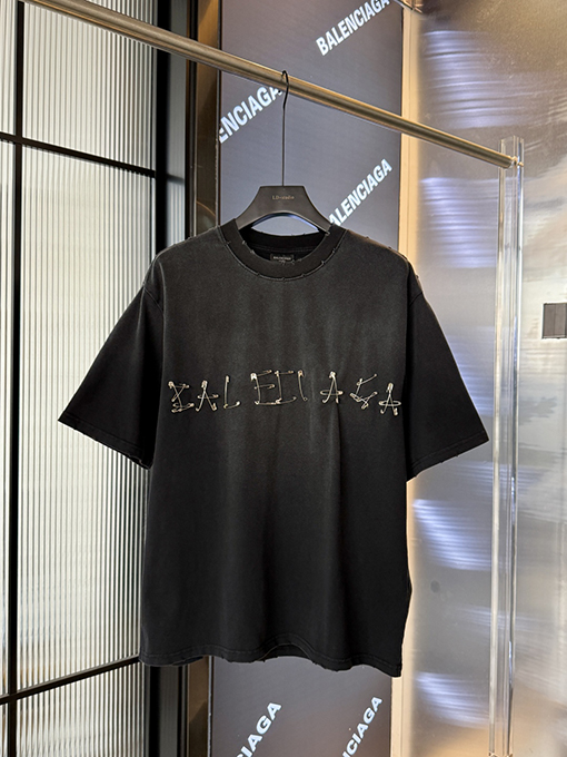 バレンシアガスーパーコピー手作りピン装飾半袖Tシャツ
