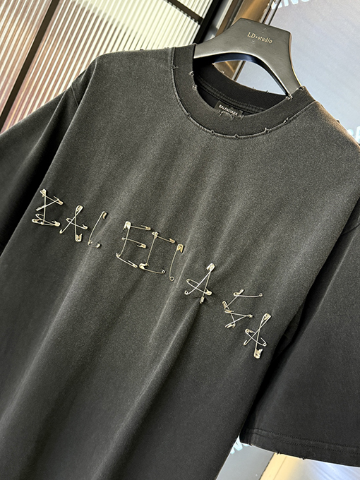 バレンシアガスーパーコピー手作りピン装飾半袖Tシャツ