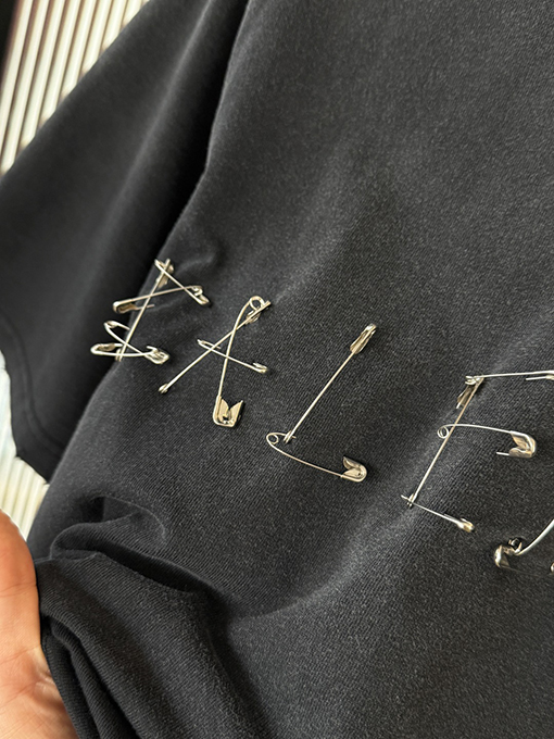 バレンシアガスーパーコピー手作りピン装飾半袖Tシャツ
