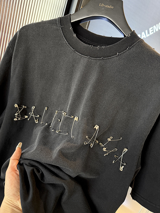 バレンシアガスーパーコピー手作りピン装飾半袖Tシャツ