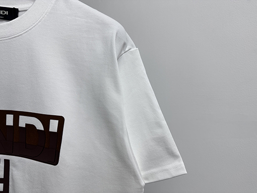 フェンディ25ss立体プレスラウンドネックTシャツ