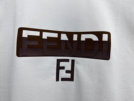 フェンディ25ss立体プレスラウンドネックTシャツ