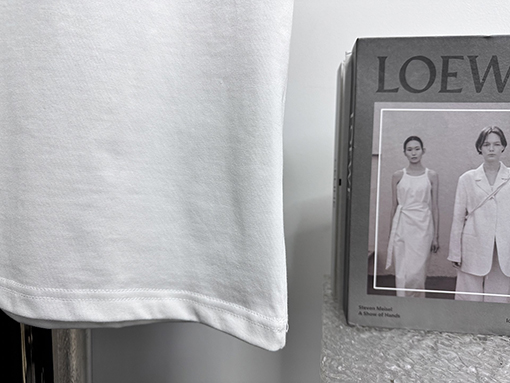 フェンディ25ss立体プレスラウンドネックTシャツ