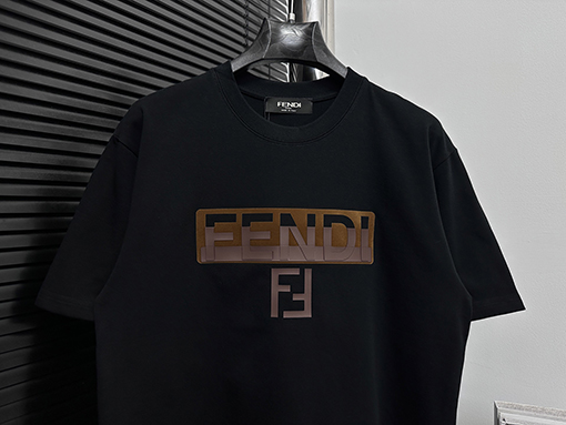 フェンディ25ss立体プレスラウンドネックTシャツ
