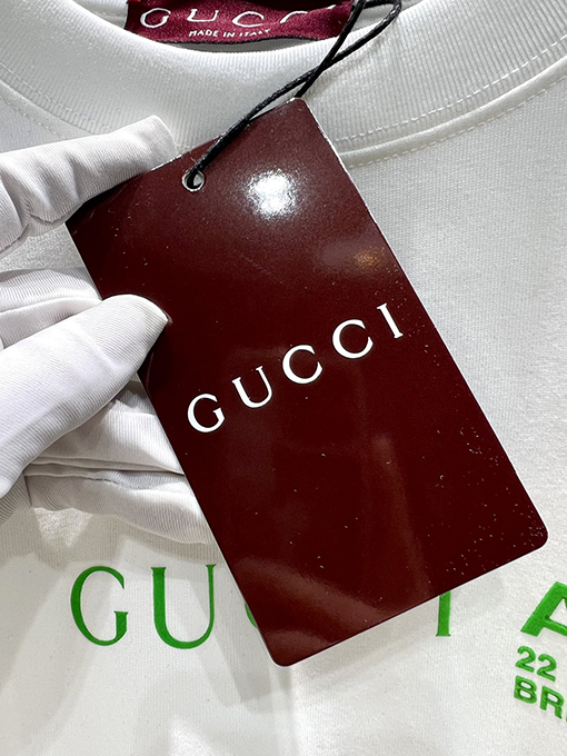 グッチスーパーコピー新しいプリントロゴ半袖Tシャツ
