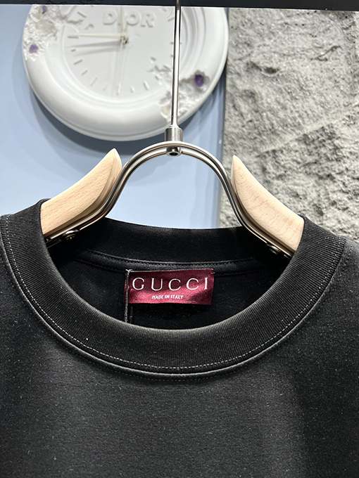 グッチスーパーコピー新しいプリントロゴ半袖Tシャツ