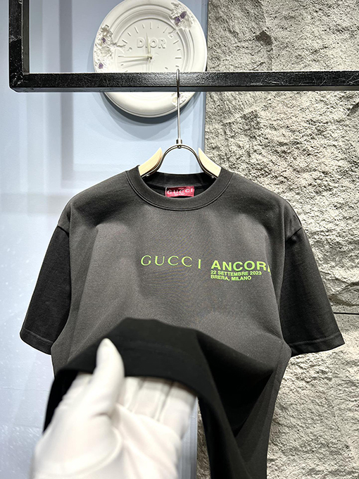 グッチスーパーコピー新しいプリントロゴ半袖Tシャツ