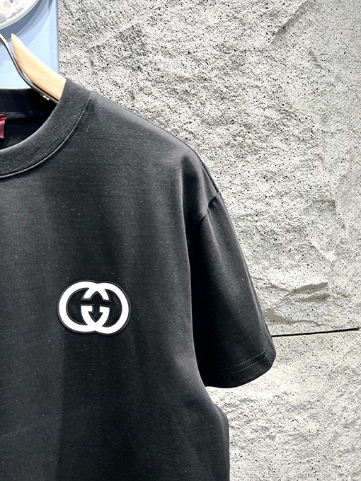グッチプリントサイン入り半袖Tシャツ