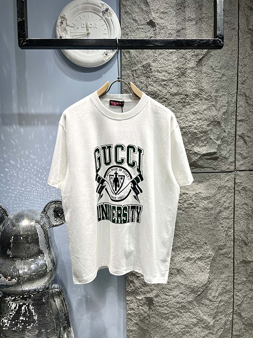 グッチ新しいカレッジプリントロゴTシャツ