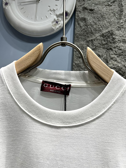 グッチ新しいカレッジプリントロゴTシャツ
