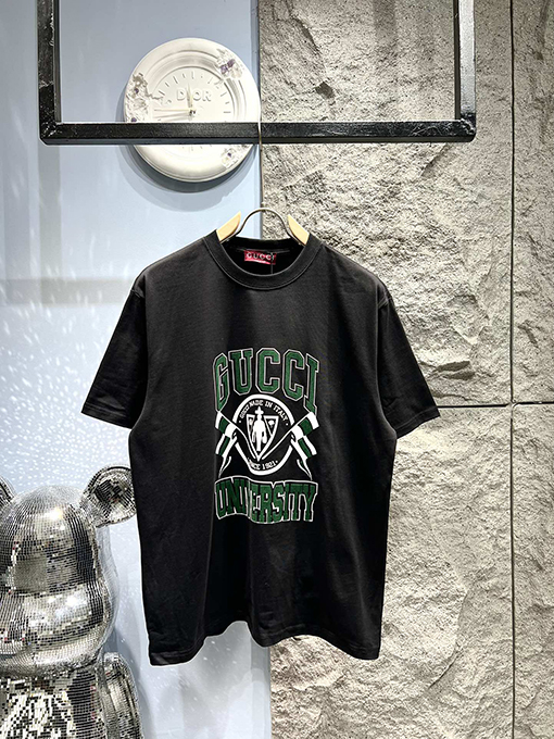 グッチ新しいカレッジプリントロゴTシャツ