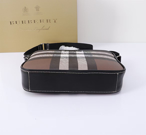 バーバリーBurberry ロゴショルダーバッグ