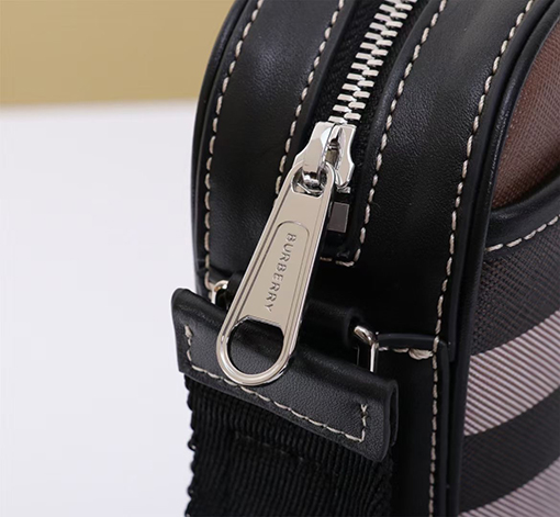 バーバリーBurberry ロゴショルダーバッグ