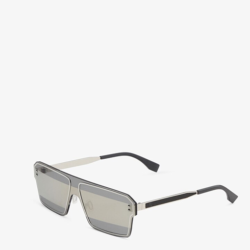 フェンディファッションサングラスMODEL：FE40028U