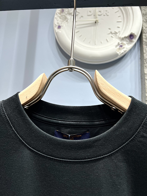 ルイヴィトン新しいプリントロゴ半袖Tシャツ