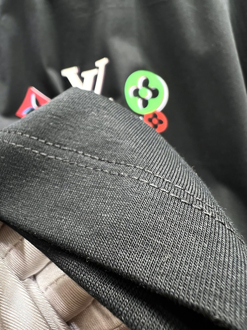 ルイヴィトン新しいプリントロゴ半袖Tシャツ
