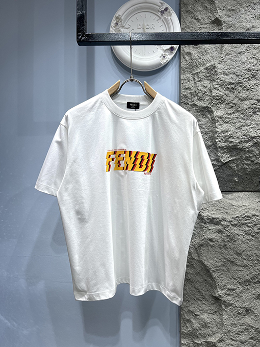 フェンディレザーロゴ入り半袖Tシャツ