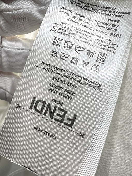 フェンディレザーロゴ入り半袖Tシャツ
