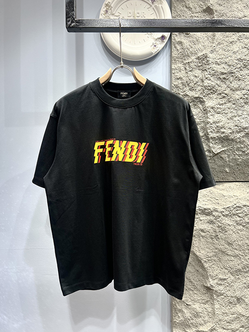 フェンディレザーロゴ入り半袖Tシャツ