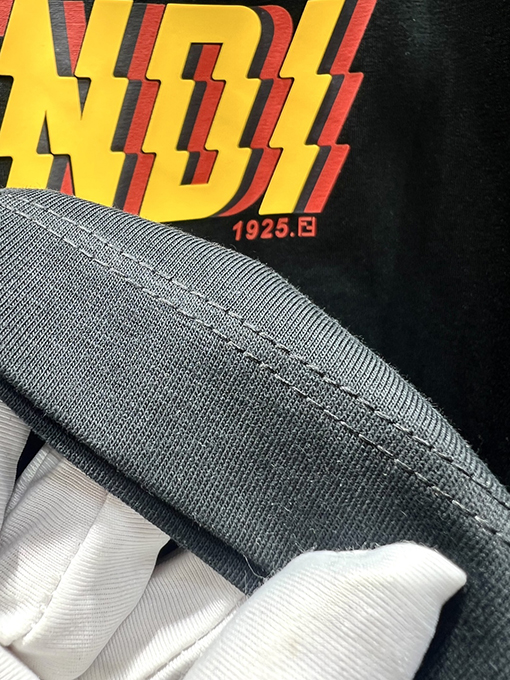 フェンディレザーロゴ入り半袖Tシャツ