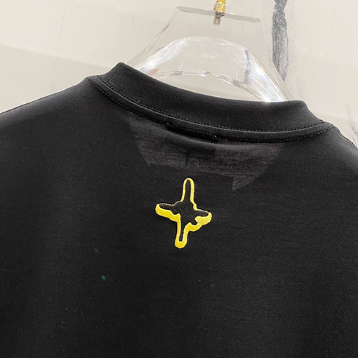 ディオールエンボス文字半袖Tシャツ