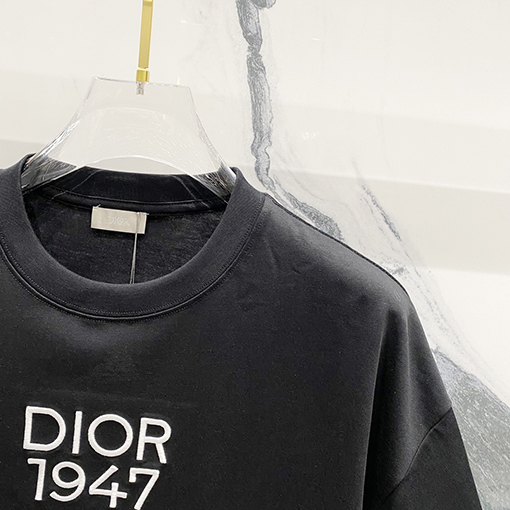 ディオールクラシックCDアルファベット1947刺繍ロゴ公式Tシャツ